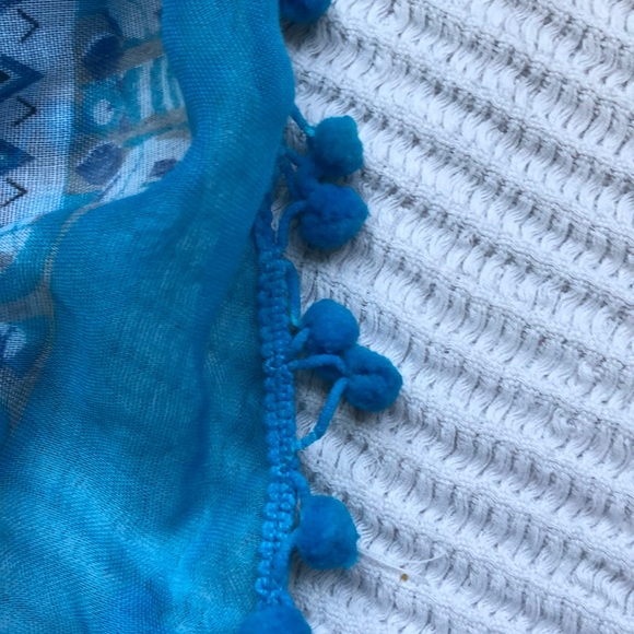 Pom pom trim blue scarf - Picture 4 of 4